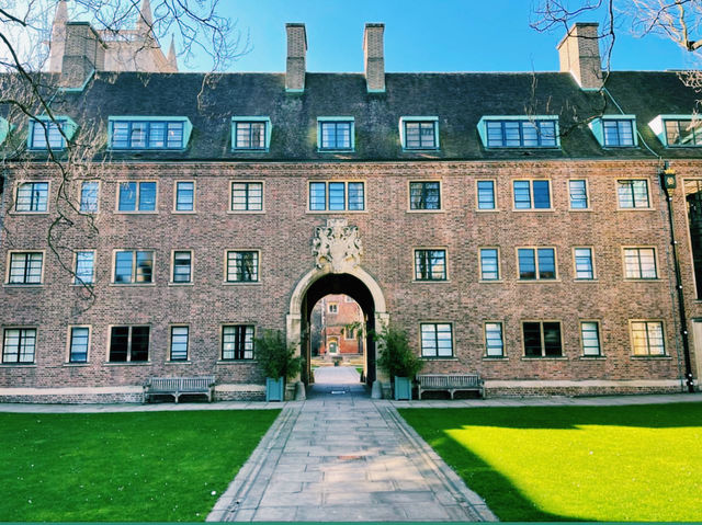🔍 Hidden Gems of Cambridge: Beyond the Usual Tourist Trail 