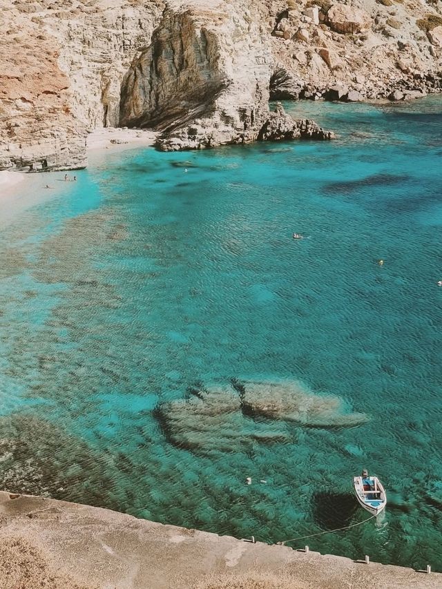  🌊 Folegandros: A Cliffside Haven of Tranquility and Authentic Cycladic Beauty 🇬🇷✨