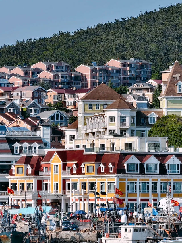 :Sea Breeze, Squares, and Seafood — A Day in Dalian’s Coastal Charm