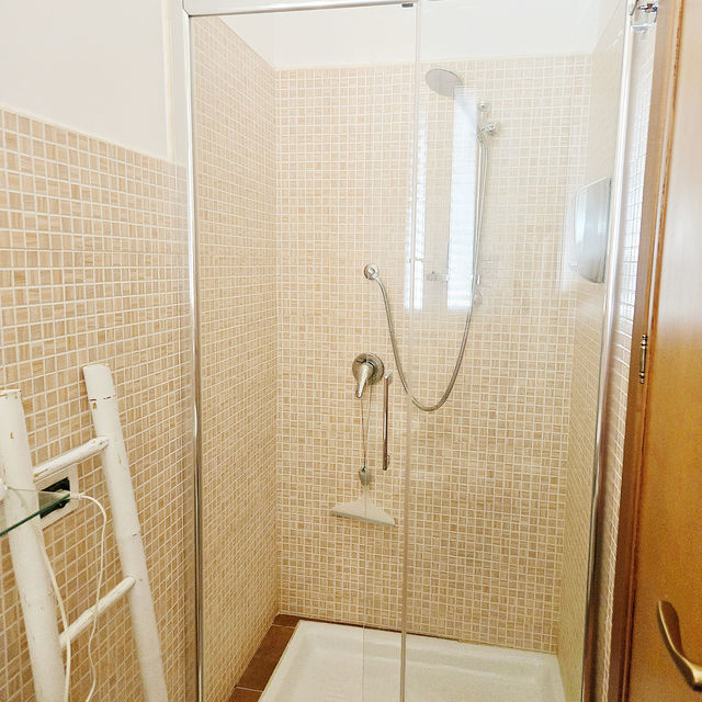 팔레르모 근교 조용한 마을 산타 플라비아 테라스에서 보이는 성당 보이는 숙소 추천
