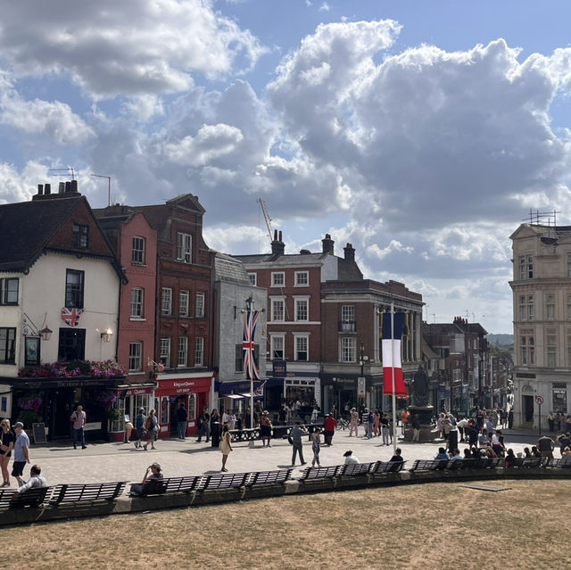 Windsor Walk: A Royal Stroll Through History & Charm