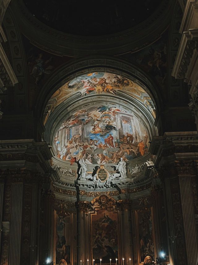 A Mirror to the Divine in Roma A Mirror to the Divine in Roma