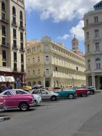 Explore Havana Like a Local: Classic Cars & Colorful Streets 