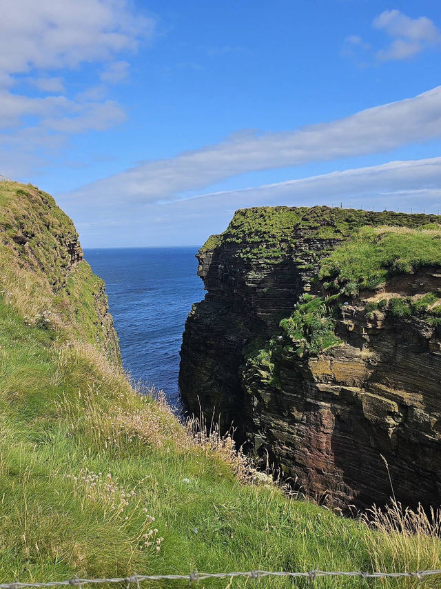 🌊 Duncansby Head Lighthouse – Where Wind, Sea, and Sky Meet 🌬️✨