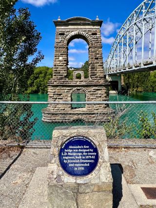 Alexandra Historic Bridge - Exploring a Historic Suspension Bridge