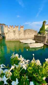 "Isola Bella, Piedmont, Italy: A Slice of Paradise in Lake Maggiore 🏝️🇮🇹"