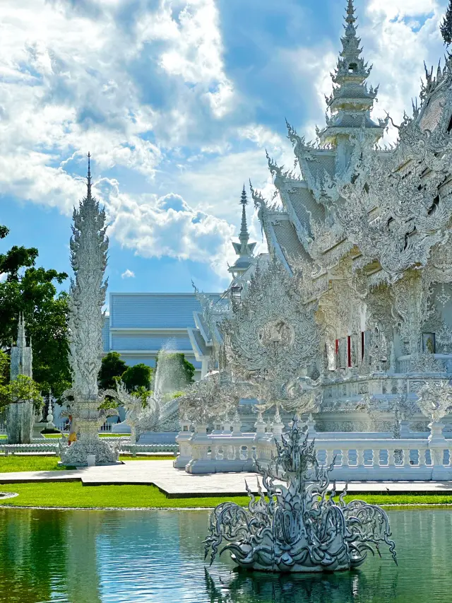 Wat Rong Khun | It's so beautiful here, it doesn't seem like it's of this world