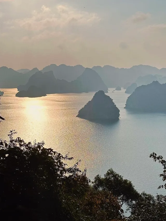 Halong Bay, Vietnam🏞️Unique karst landscape