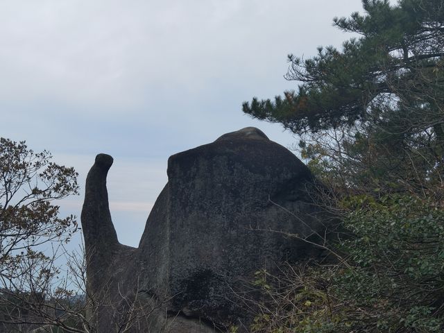 天柱一峰擎日月，單論風景，古南嶽勝過今南嶽