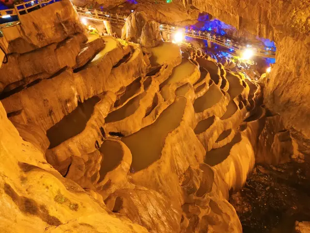 바람이 아홉 마을을 휩쓸었습니다