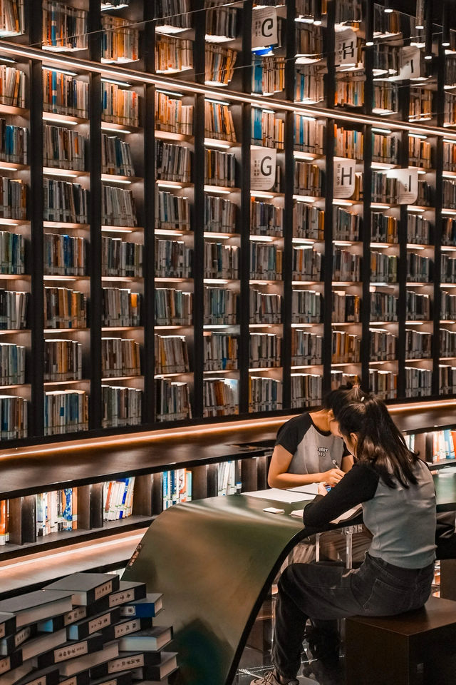 廣州拍照· 被星空包圍的圖書館，炫酷超好拍！