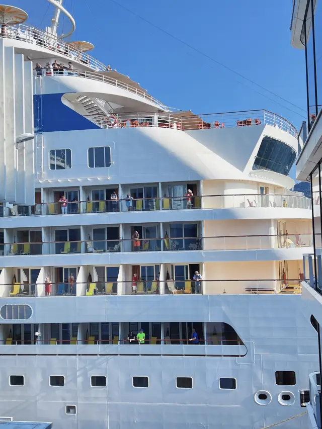 홍콩 천성 소륜, 시간을 건너는 로맨틱한 여정