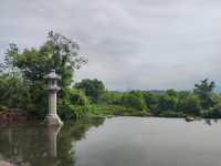 靈峰寺，位於浙江省安吉縣白水灣鄉靈峰山（古稱北天目山），始建於五代梁開平元年（九○七），號「靈峰院」
