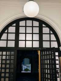 太棒了！鵝黃色的百年建築何東圖書館！