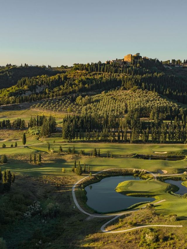 🌟✈️ Tuscany's Top Stays: Castelfalfi Charms! 🏰🍇