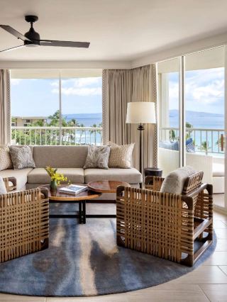 🌴 Maui Magic: Unwind at Fairmont Kea Lani 🏖️🍹
