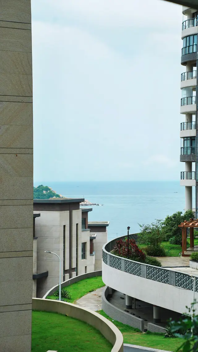 There is a very blue island in Shantou, Guangdong called Nan'ao! 