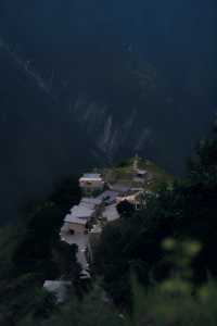重慶2小時｜270°懸崖民宿，盡覽巫山峽雲。