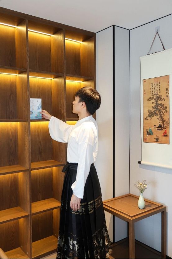 來婺源女洲玩住陌上酒店就對了 婺源酒店攻略來啦

交通及地理位置

酒店離婺源高鐵站2公里 打的車。