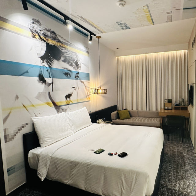 A Film Set Hotel in Dubai! 🇨🇳