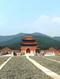 《河北清東陵旅遊指南》。