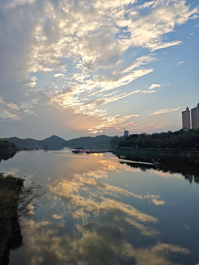 解鎖惠州北郊的山水度假酒店。