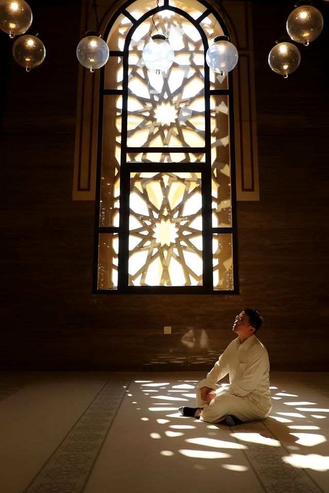 巴林大清真寺，巨大玻璃纖維圓頂。