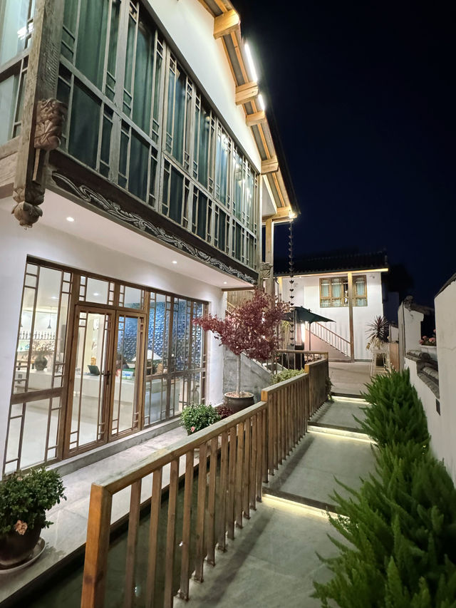 俯瞰麗江古城，這家酒店觀景位真的絕！