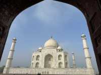 🏰  The Taj Mahal: A Timeless Wonder 🌅    