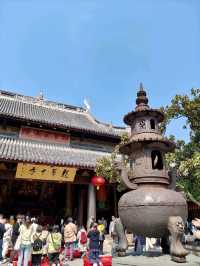 Longhua Temple: A Must-Visit in Shanghai 🏯✨