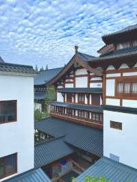 《徑山寺——深山藏古寺，鐘聲入梵音》