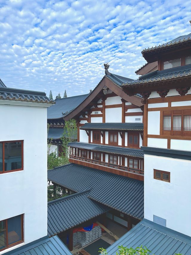 《徑山寺——深山藏古寺，鐘聲入梵音》