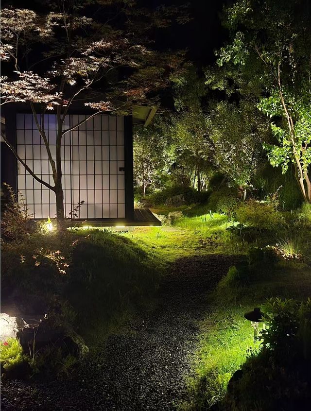 避世歸隱一庭一湯，一屋一景