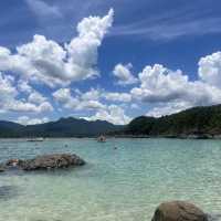 💥唔使出國！香港隱藏版「果凍海」被我搵到啦！西貢半月灣一日遊攻略