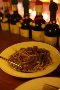 食完飯偶然發現一間小眾酒吧 so chill