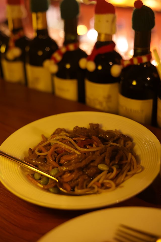 食完飯偶然發現一間小眾酒吧 so chill