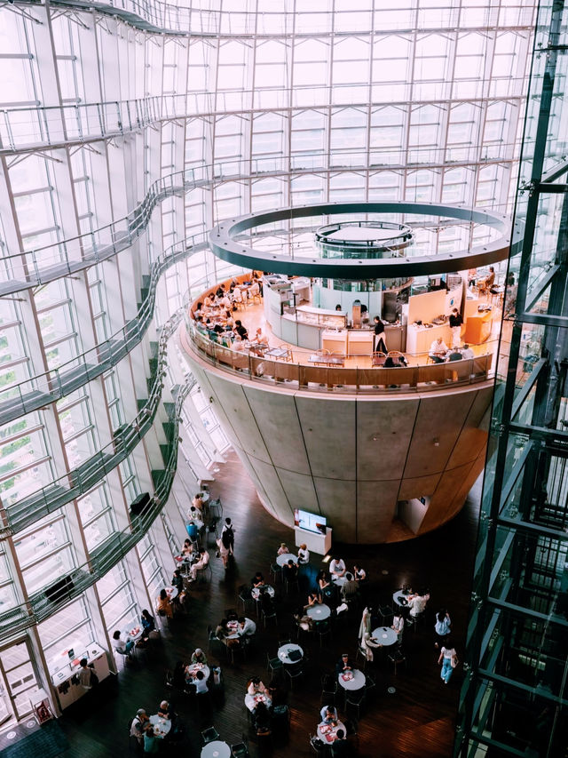 東京藝術打卡新地標】國立新美術館：建築與藝術的絕美交匯**  