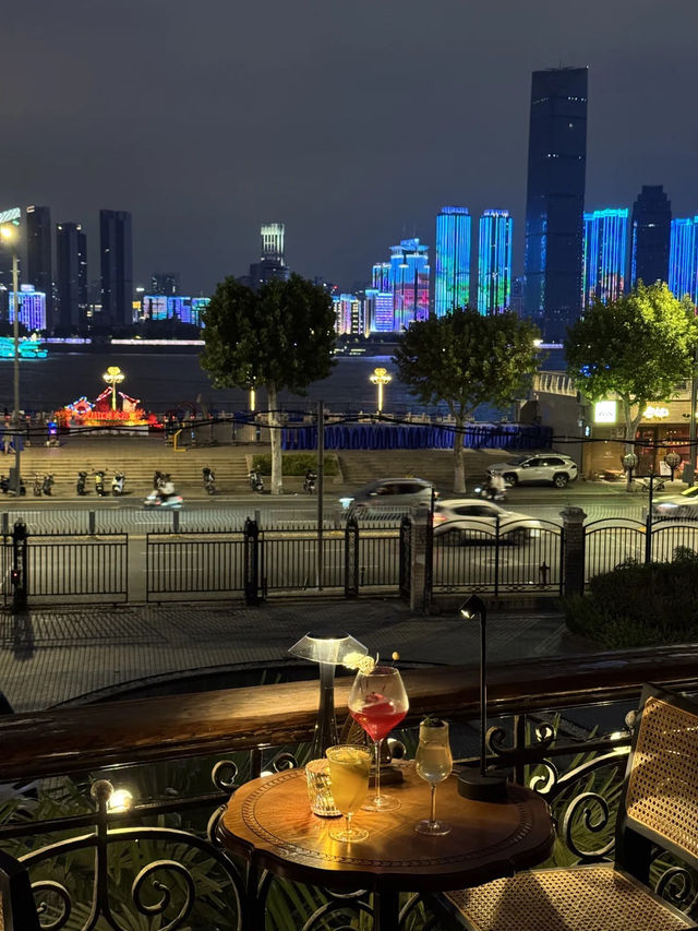 武漢呢間酒吧!幽暗老宅藏住中世紀浪漫🍷 武漢呢間酒吧!幽暗老宅藏住中世紀浪漫🍷