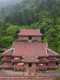 峨眉山金頂｜在雲海和佛光間找到內心的寧靜