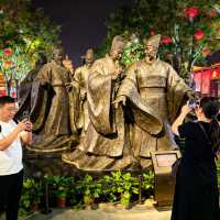 提燈走長安：2025大唐不夜城沉浸式夜遊全攻略