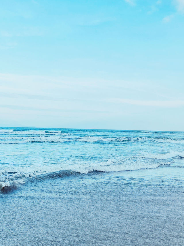 Da Nang East Sea Park: Where the Sky Dances with the Ocean! 🌊☁️