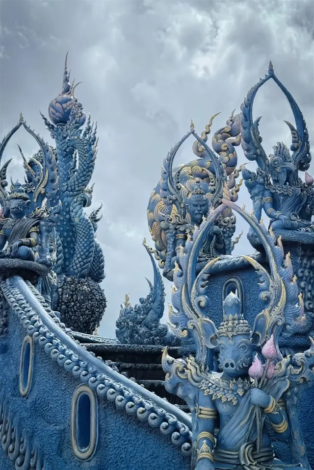 หลงใหลในดินแดนแห่งพระพุทธเจ้าสีน้ำเงิน