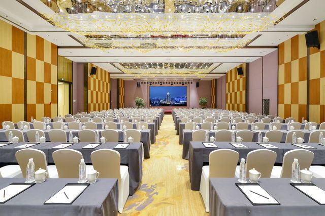 在長興開元名都,睡雲端客房、泡奢華泳池,宴請排面直接拉滿 在長興開元名都,睡雲端客房、泡奢華泳池,宴請排面直接拉滿