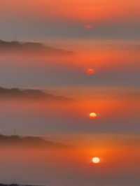 矮寨大橋日出景觀，金色晨光震撼山谷