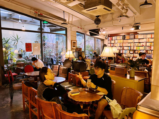 一間裝潢有靈魂的咖啡廳,在華僑城 一間裝潢有靈魂的咖啡廳,在華僑城