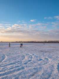 震撼！冰凍期松花江美成天然滑雪場，日落+摩天輪絕了！