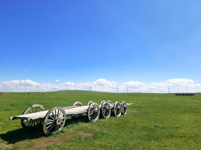 Step into a picturesque oil painting-like grassland! Huanghuagou Healing Travel Guide