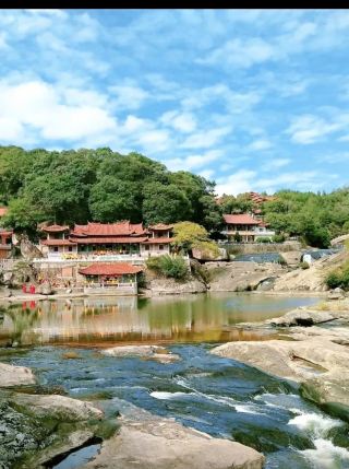 สถานที่ท่องเที่ยวลับในฝูเจี้ยน! น้ำตกและรุ้งกินน้ำที่ทะเลสาบจิ่วหลี่ ผสานกับการเดินเล่นสบายๆ ผ่านหมู่บ้านโบราณ เหมาะอย่างยิ่งสำหรับการเดินป่าและผจญภัยกับครอบครัว