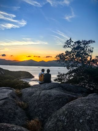 鐘の音が波に応える——普陀山の禅の秘境