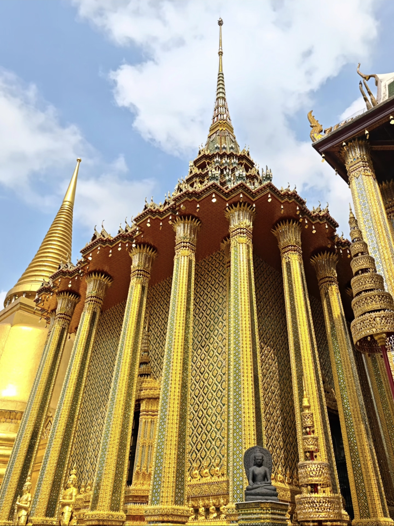Tôi vừa trở về từ Bangkok, và tôi thực sự không khuyên bạn nên đi vào tháng Tám vì lúc đó...
